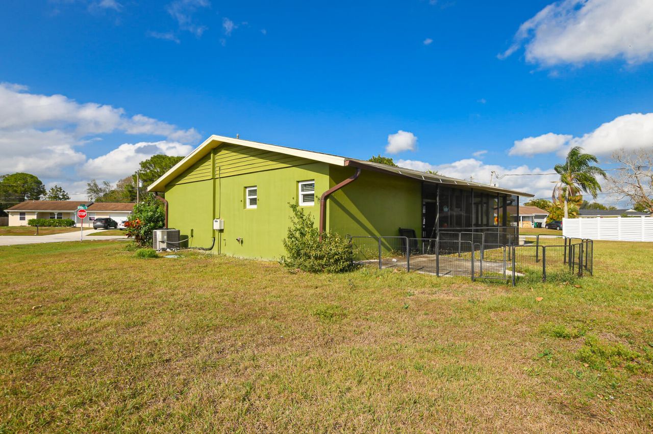 610 NW Marion Avenue, Port Saint Lucie, FL 34983 Photo