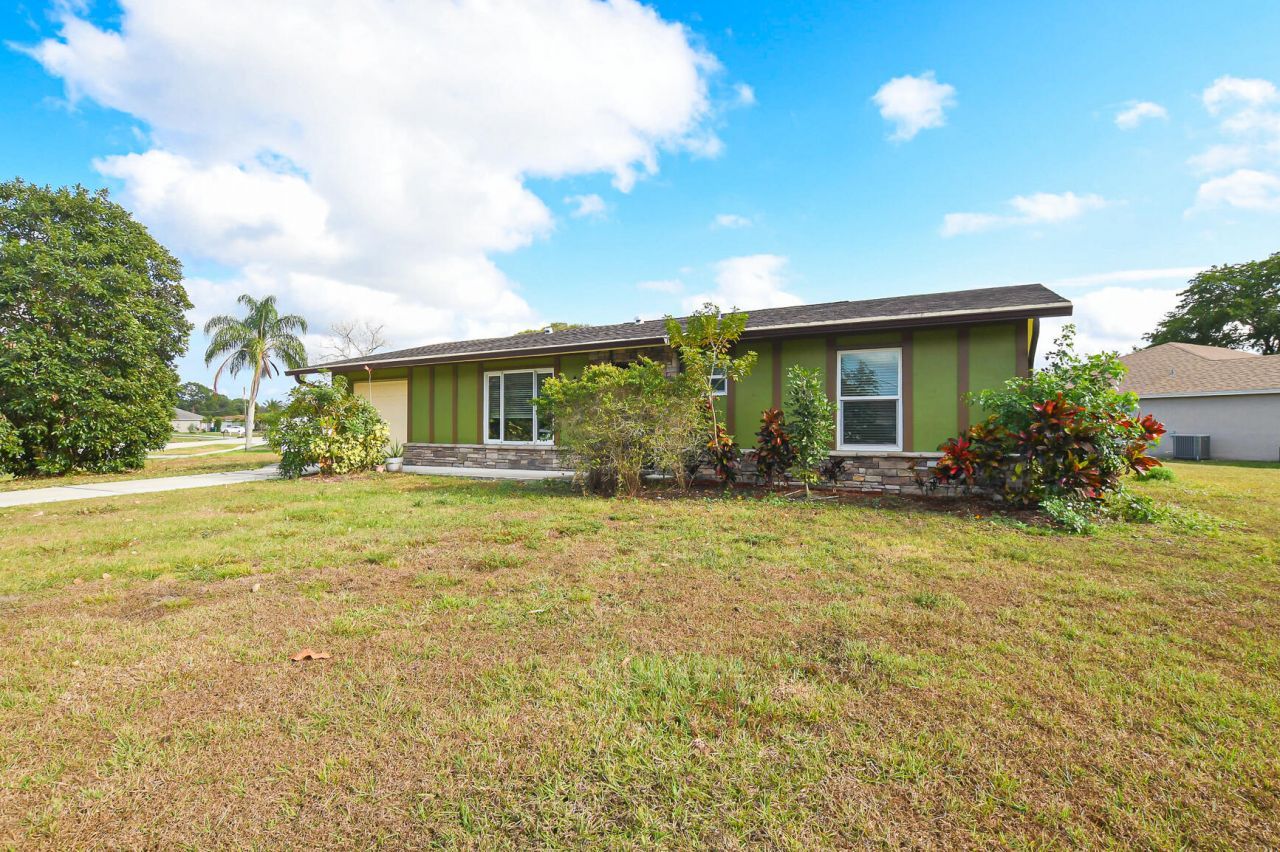 610 NW Marion Avenue, Port Saint Lucie, FL 34983 Photo