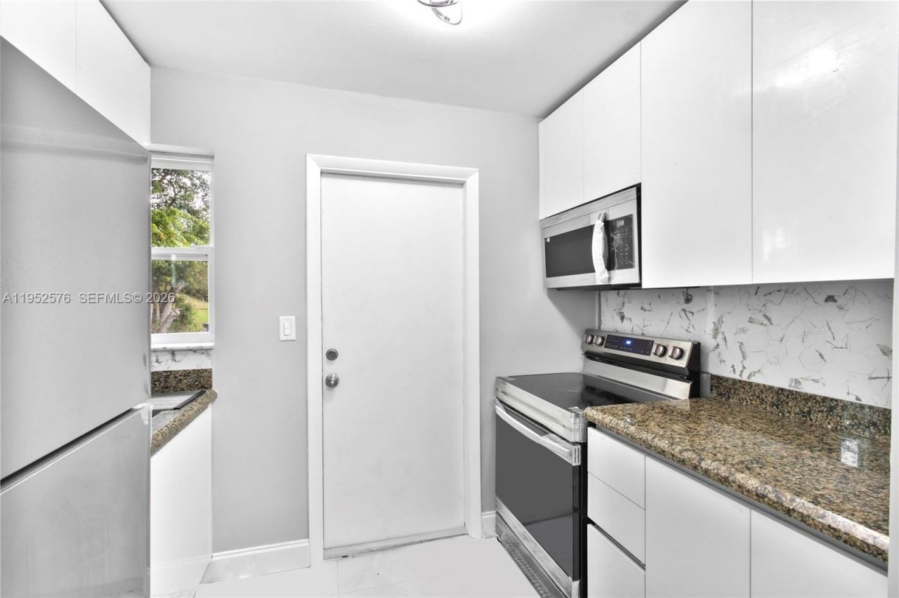 968 W 9th St, Riviera Beach, FL 33404 Photo