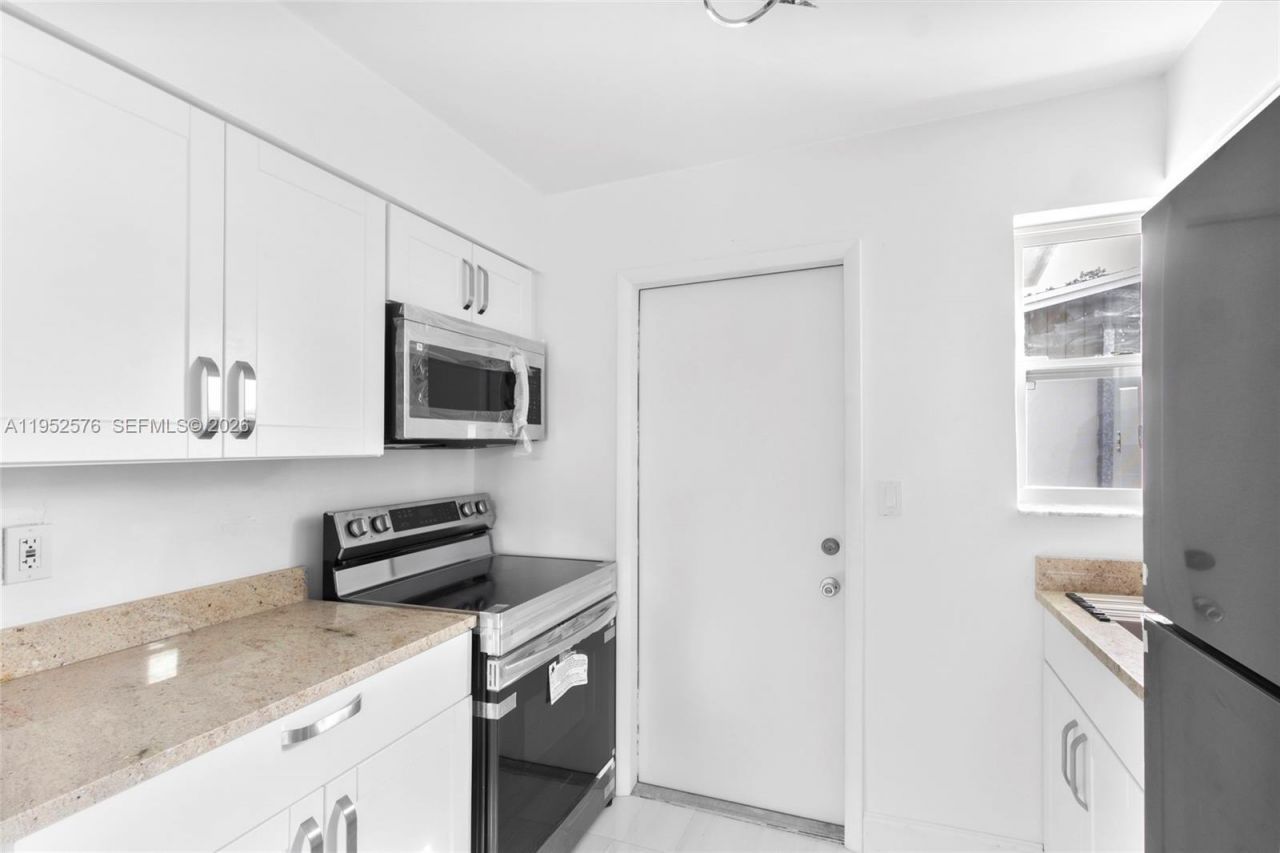 968 W 9th St, Riviera Beach, FL 33404 Photo