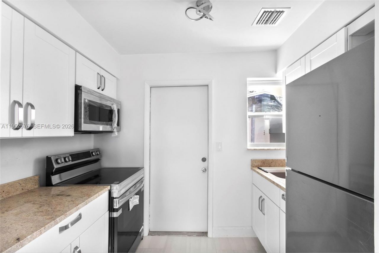 968 W 9th St, Riviera Beach, FL 33404 Photo