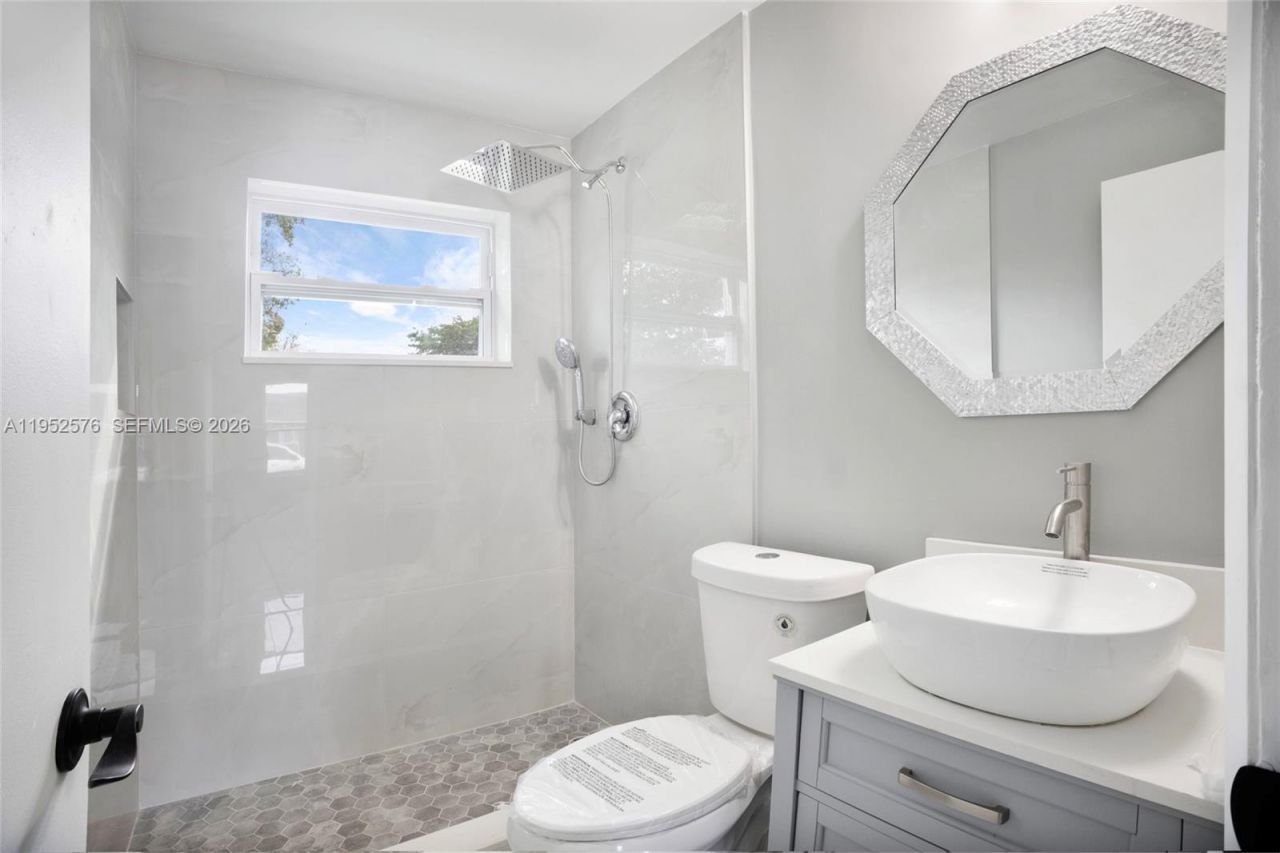 968 W 9th St, Riviera Beach, FL 33404 Photo