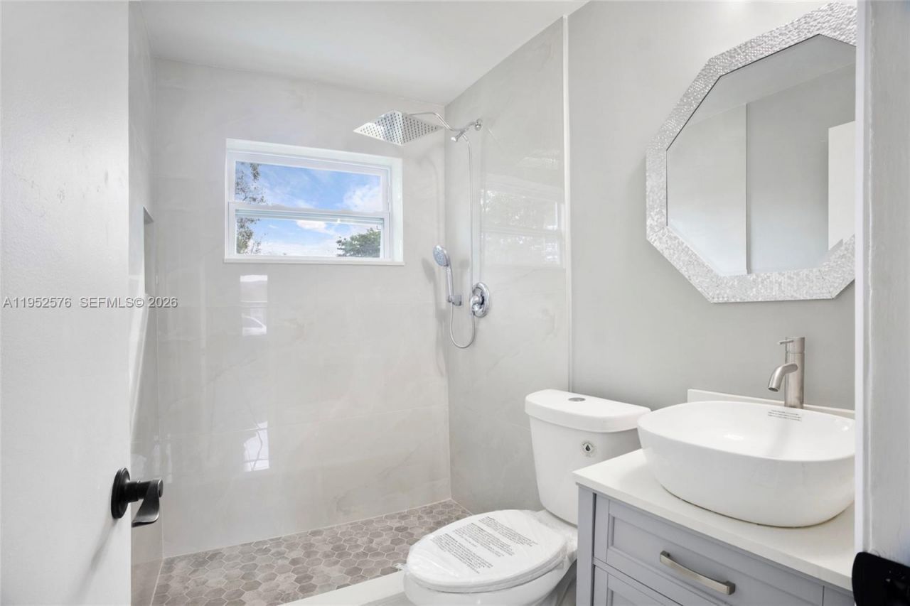 968 W 9th St, Riviera Beach, FL 33404 Photo