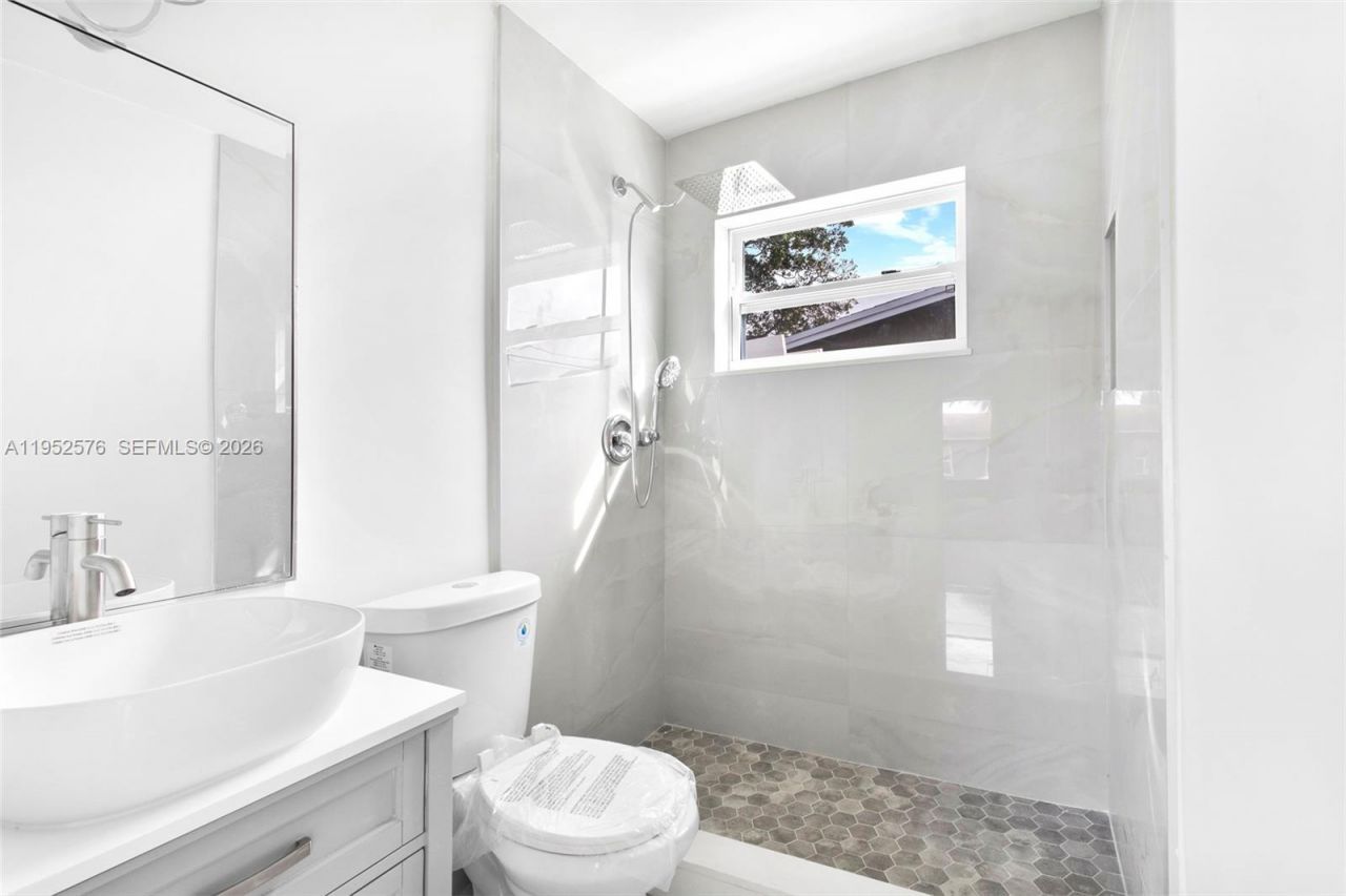 968 W 9th St, Riviera Beach, FL 33404 Photo