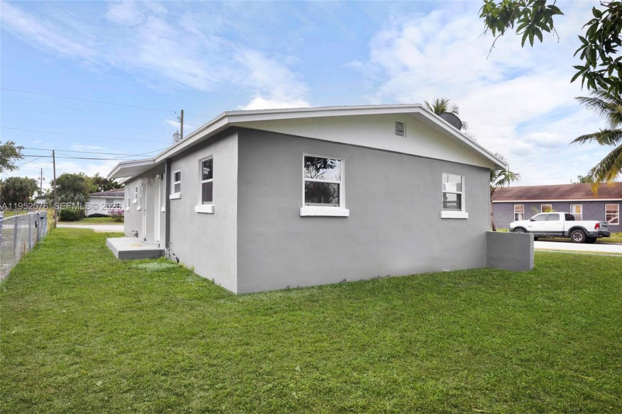 968 W 9th St, Riviera Beach, FL 33404 Photo