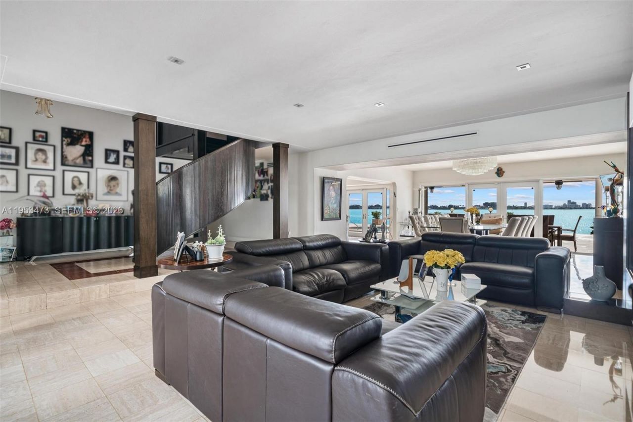 1990 NE 119th Rd, North Miami, FL 33181 Photo