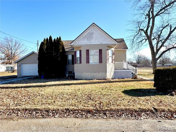 406 S Poplar Street , Mount Olive, IL 62069