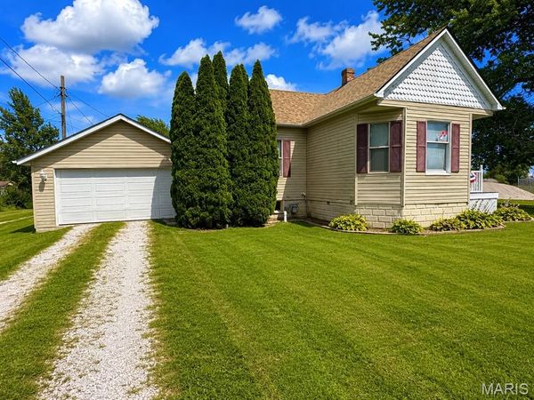 406 S Poplar Street, Mount Olive, IL 62069