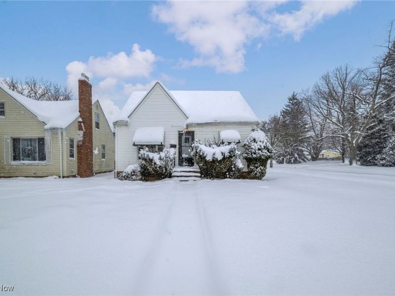 5100 Erwin Street, Maple Heights, OH 44137 Photo 2