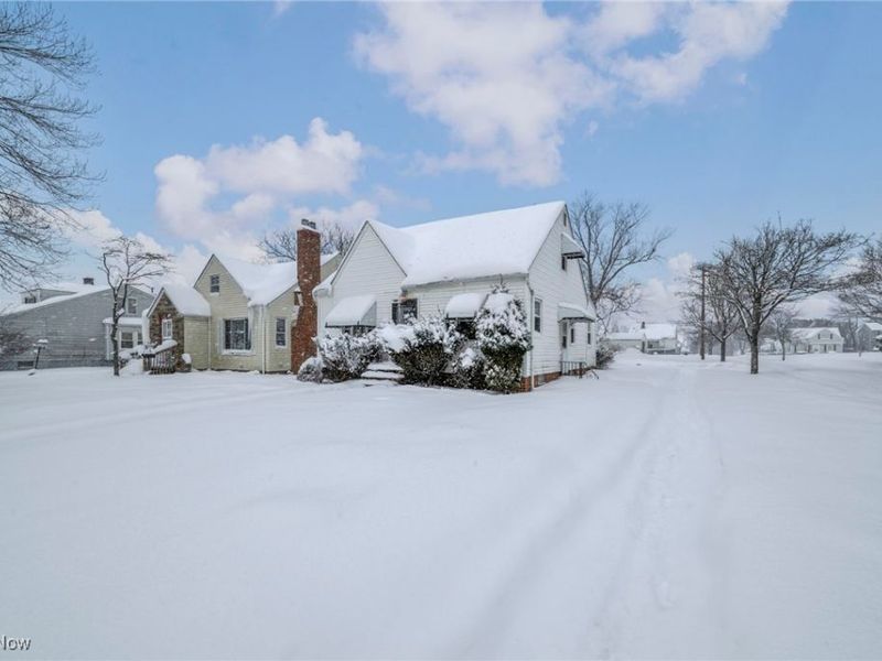 5100 Erwin Street, Maple Heights, OH 44137 Photo 3