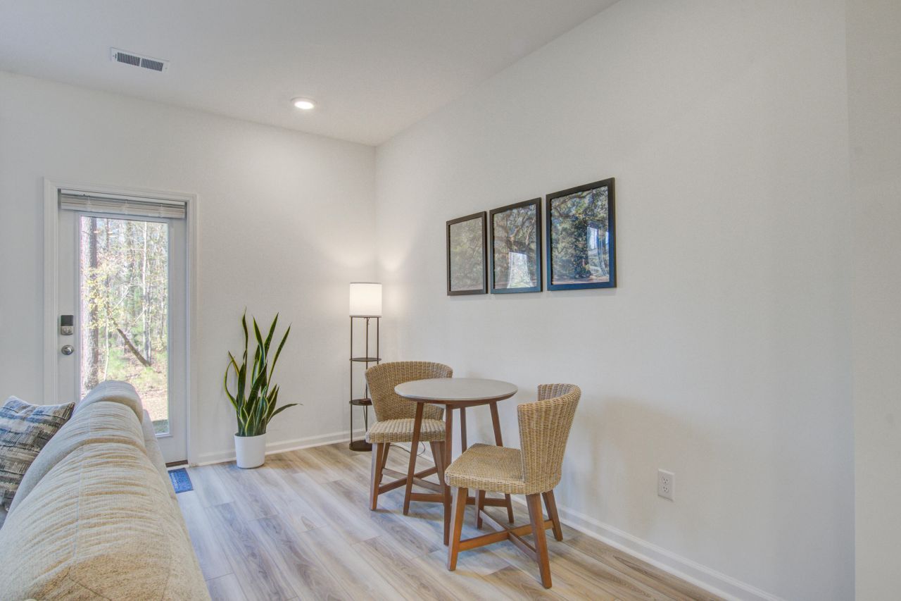 499 Trotters Lane Photo 12