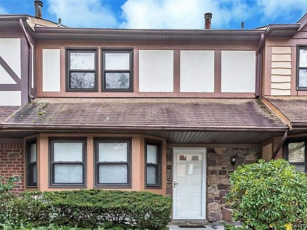 6 Cold Harbour Lane, Woodbury, NY 11797