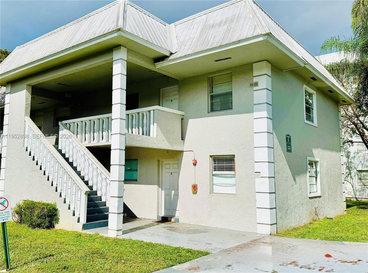 17255 SW 95th Ave, Unit 101, Palmetto Bay, FL 33157 Photo