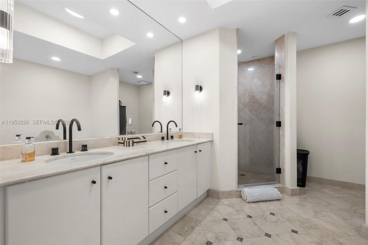 100 S Pointe Dr , Unit 509, Miami Beach, FL 33139 Photo