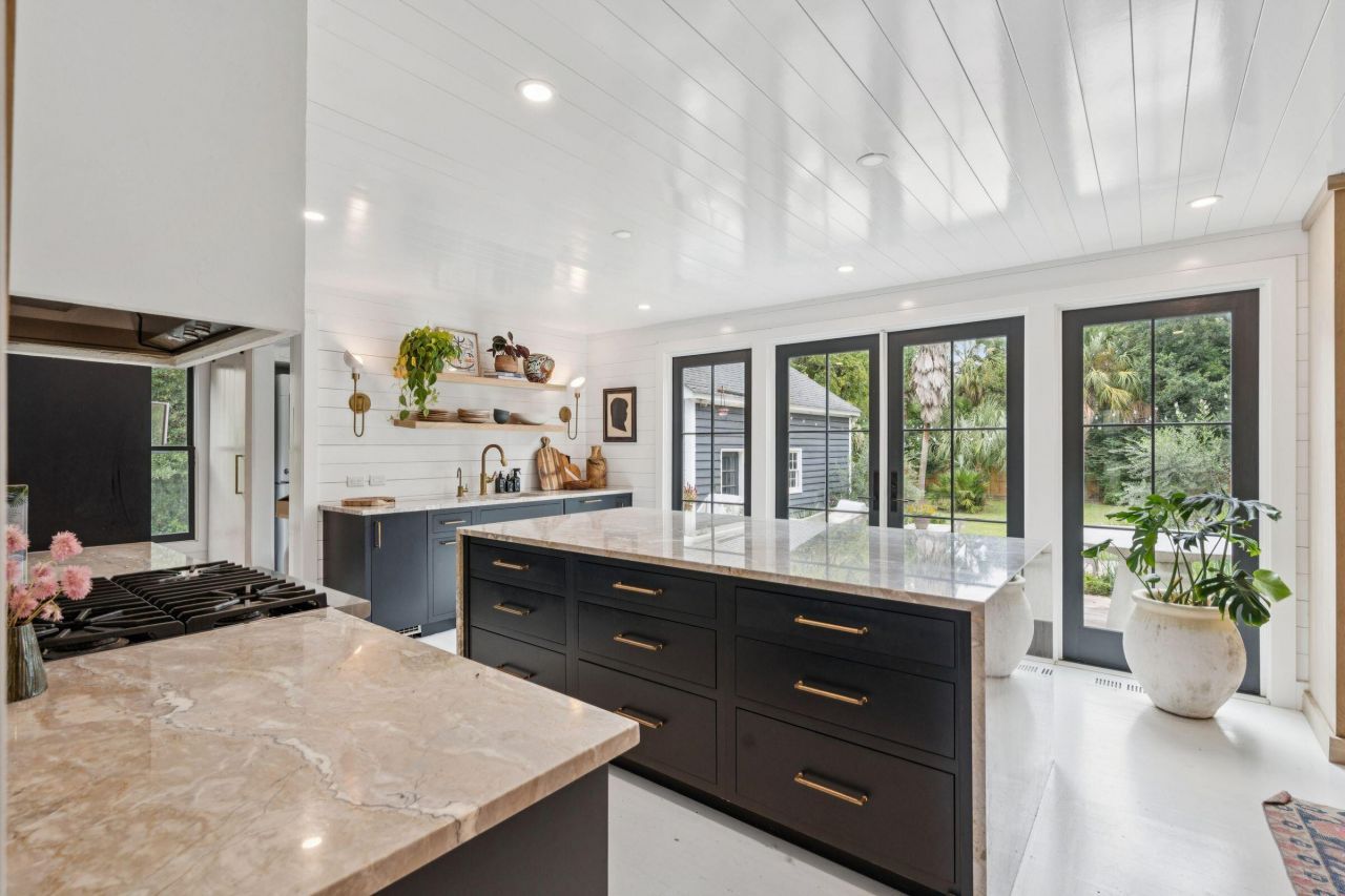 242 Middle Street Photo 17