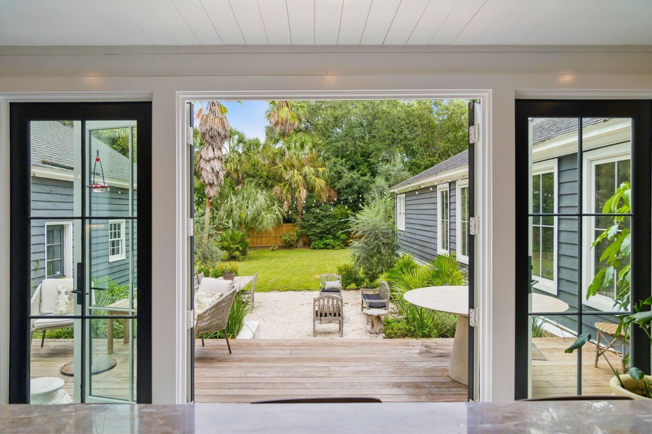 242 Middle Street Photo 18