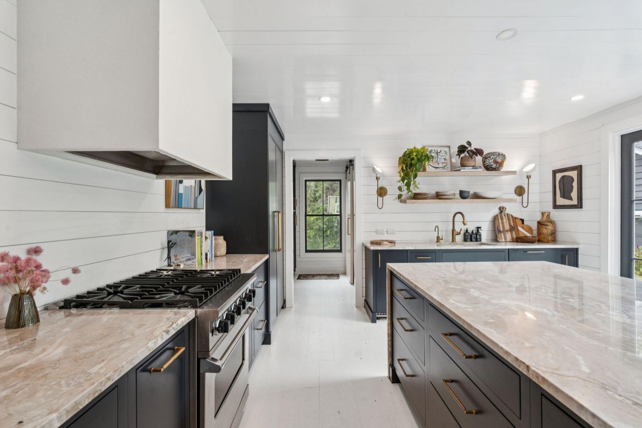 242 Middle Street Photo 19