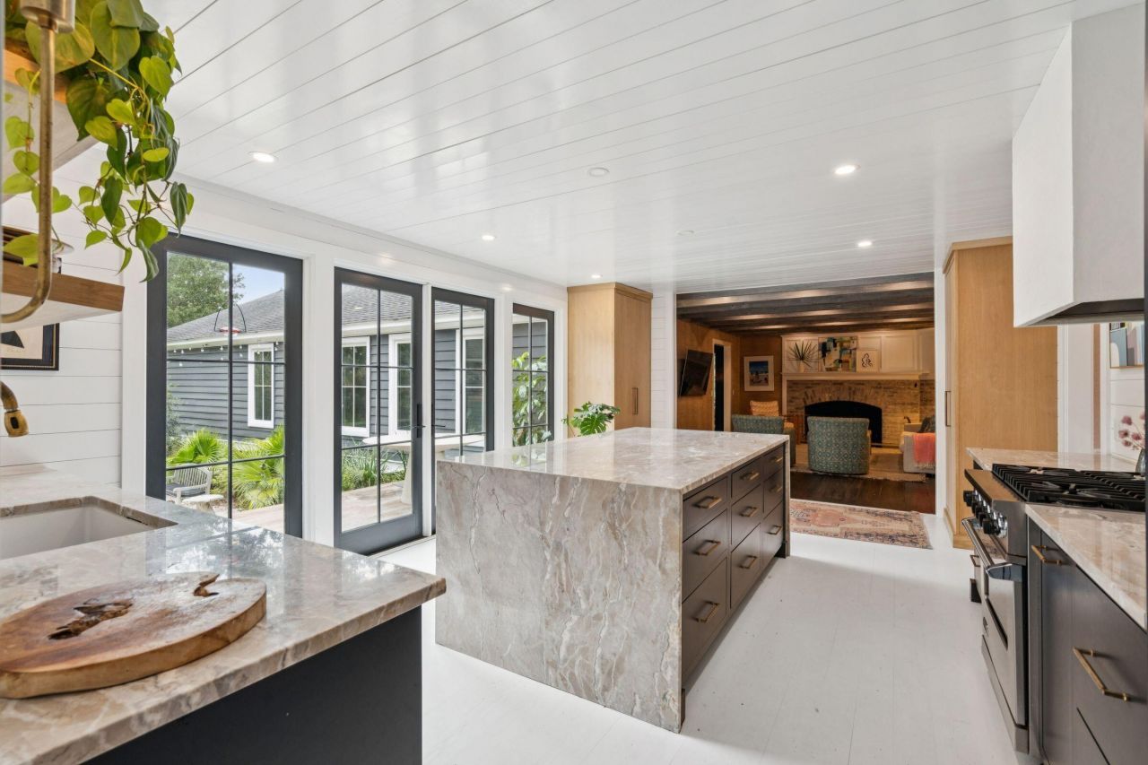 242 Middle Street Photo 22