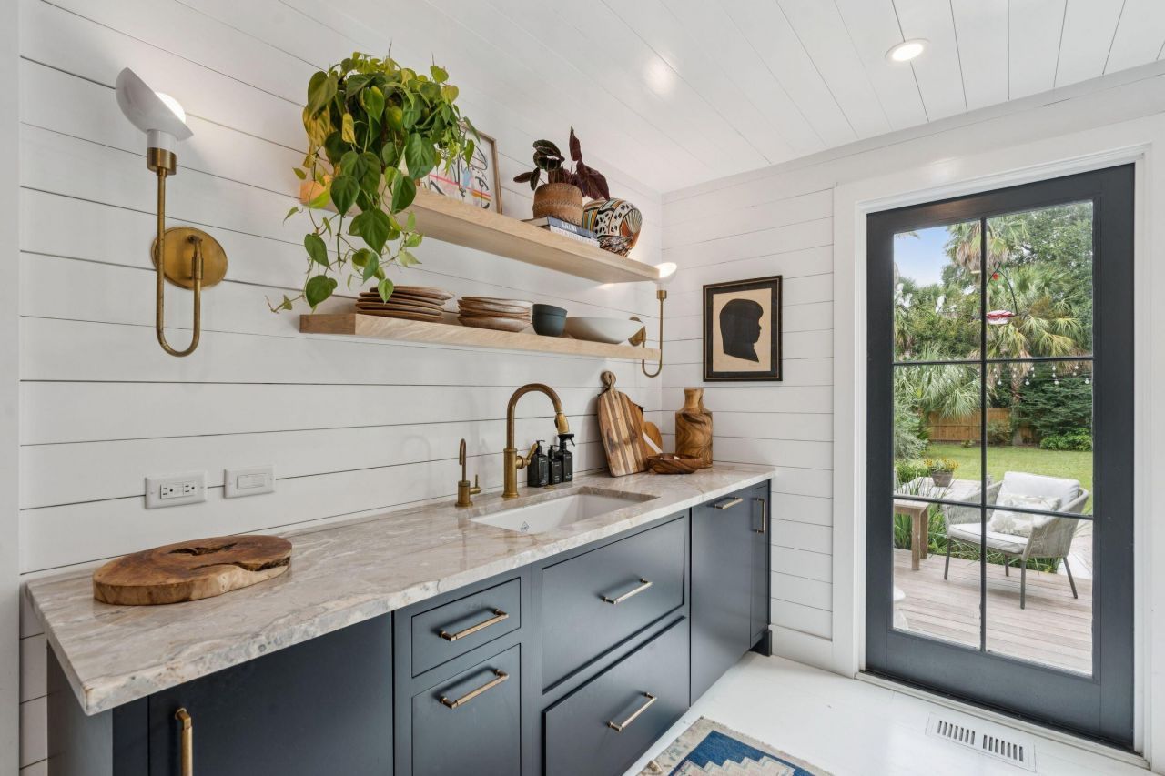 242 Middle Street Photo 23