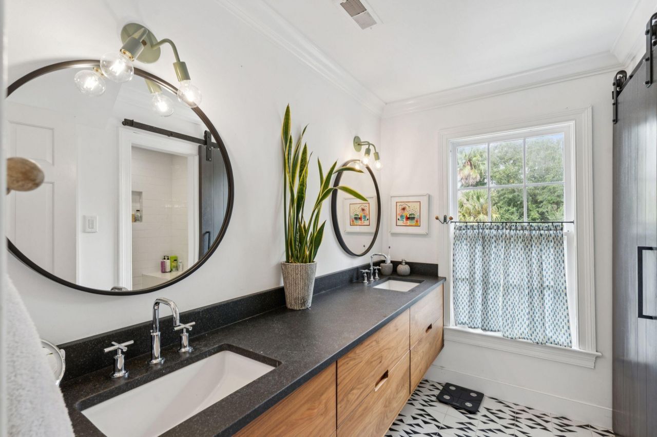 242 Middle Street Photo 63