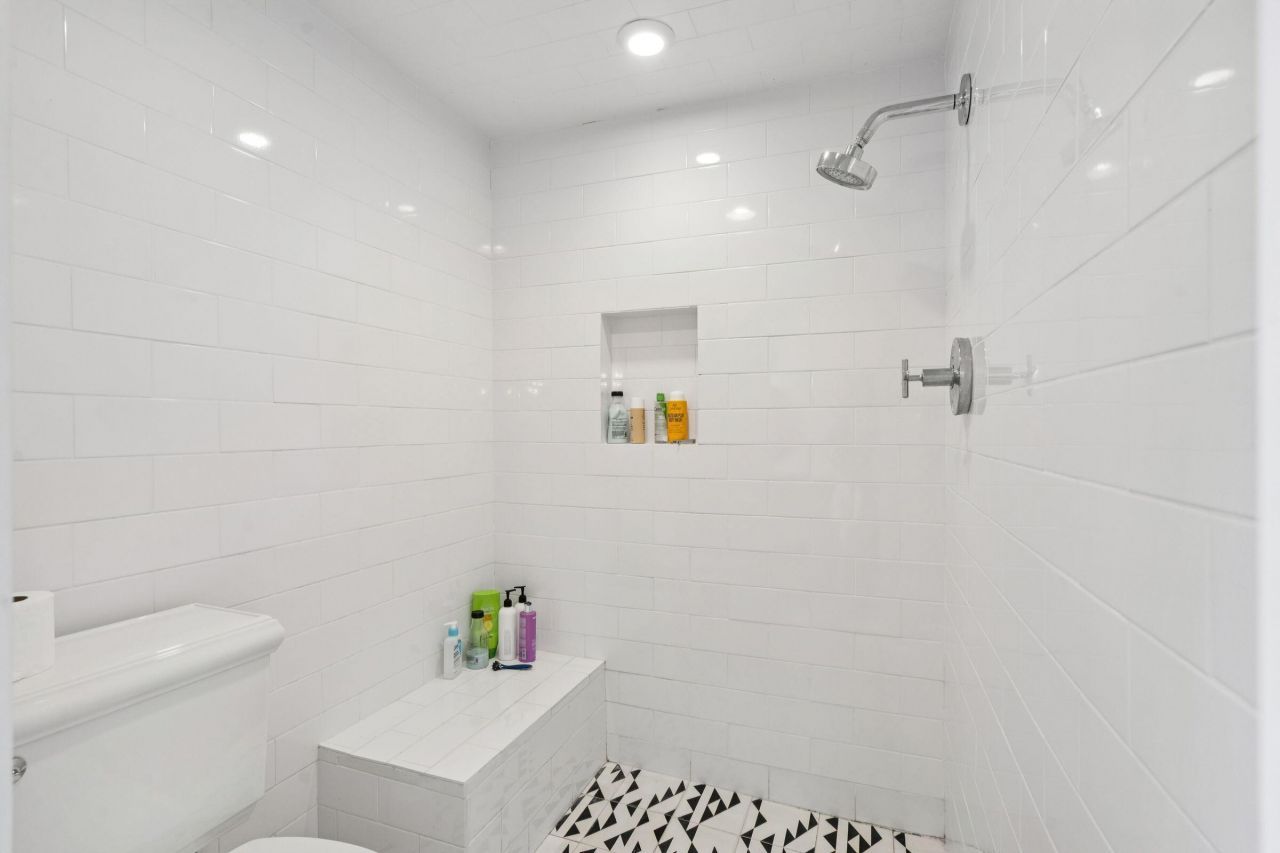 242 Middle Street Photo 66