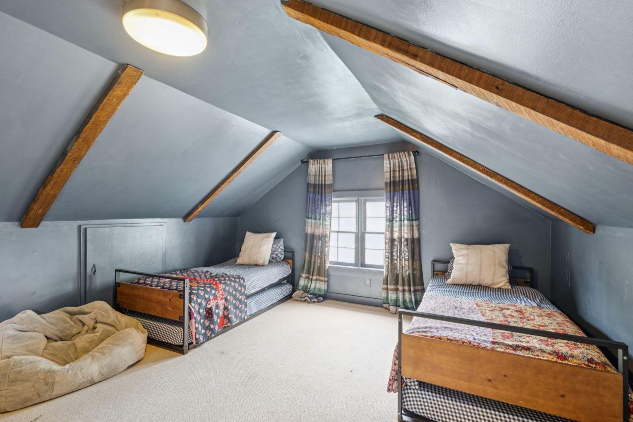 242 Middle Street Photo 75