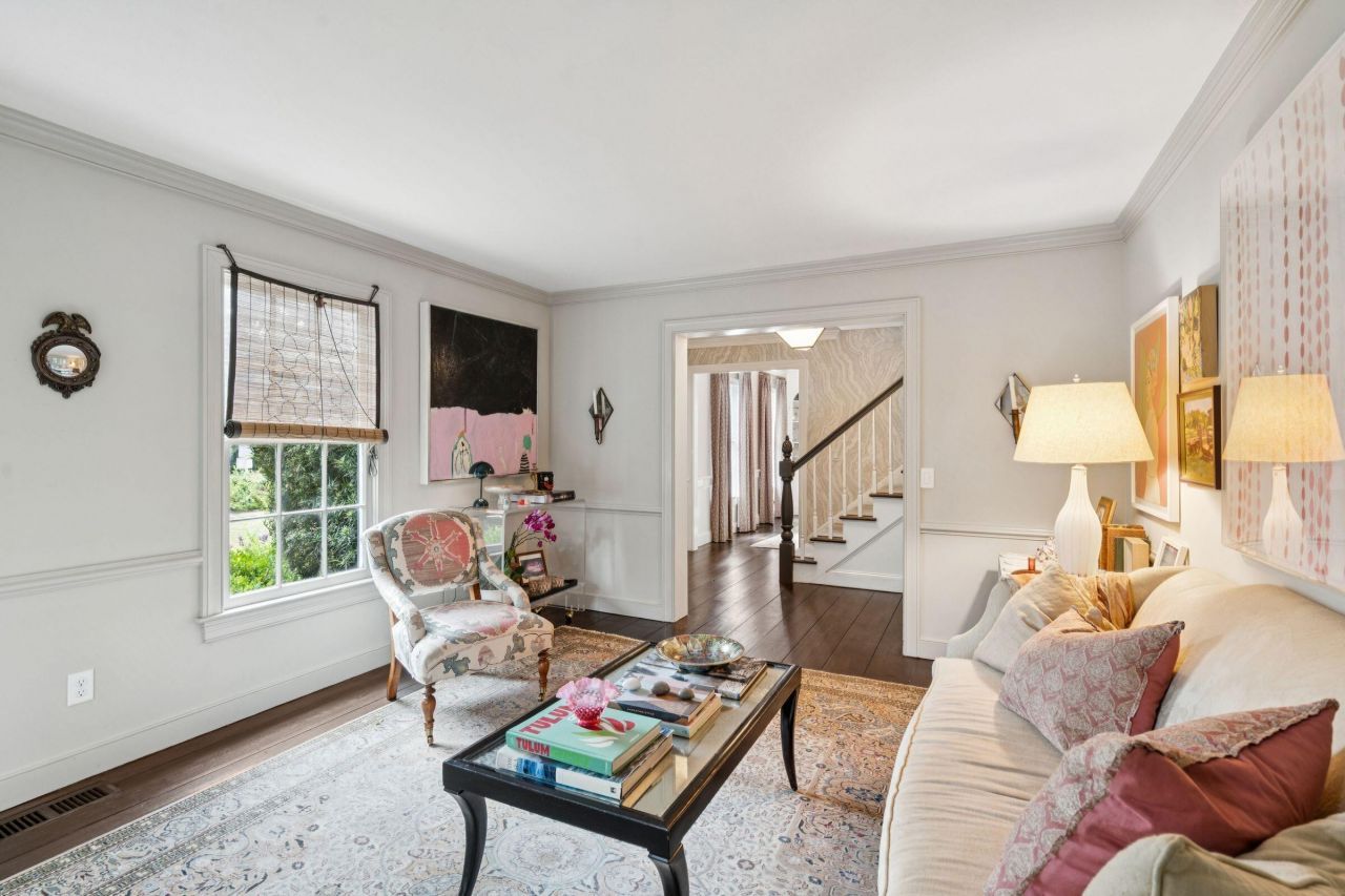 242 Middle Street Photo 8