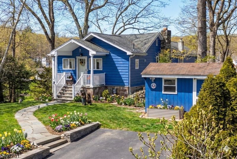 7 Birch Rd, Bloomingdale, NJ 07403 Main Photo