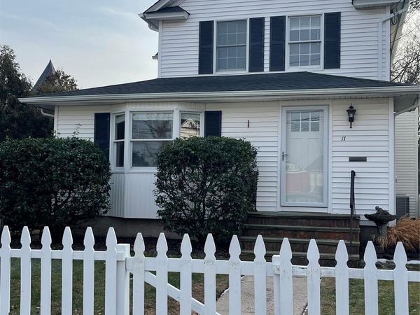 11 Tooker Avenue, Oyster Bay, NY 11771