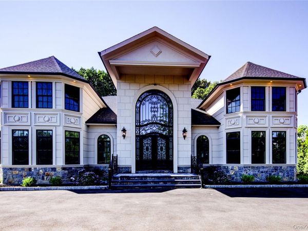 51 Walter, Hicksville, NY 11801