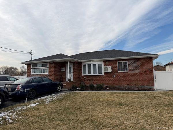 458 Carlls Path , Deer Park, NY 11729