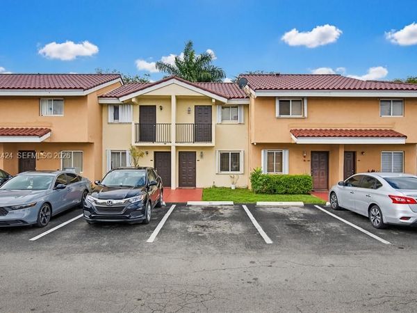 560 NW 82nd Pl, Unit 306, Miami, FL 33126