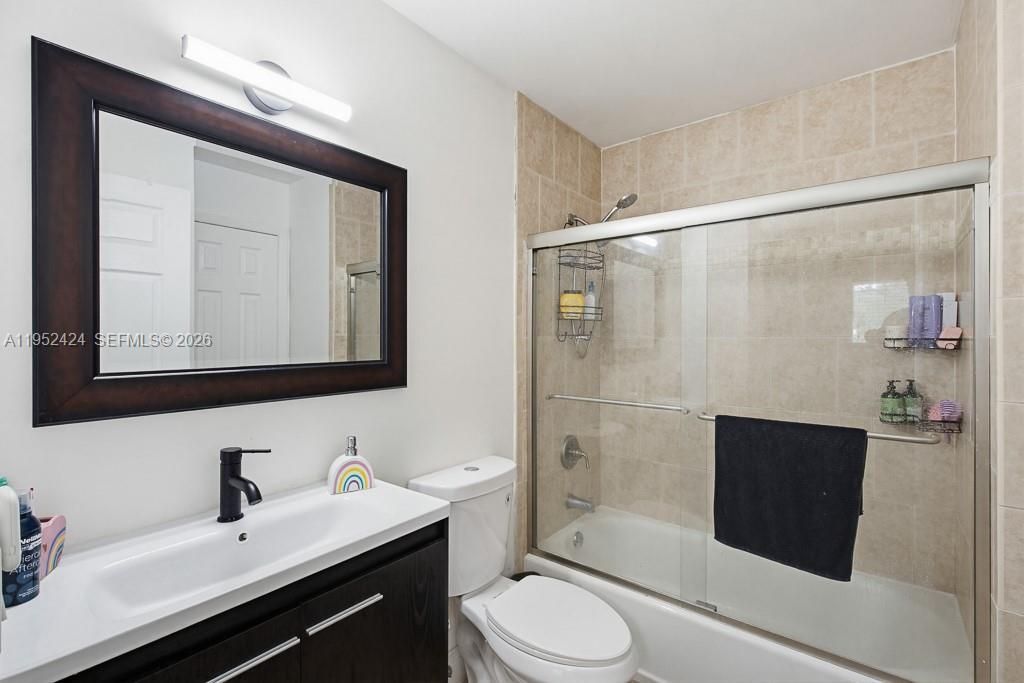 560 NW 82nd Pl, Unit 306, Miami, FL 33126 Photo