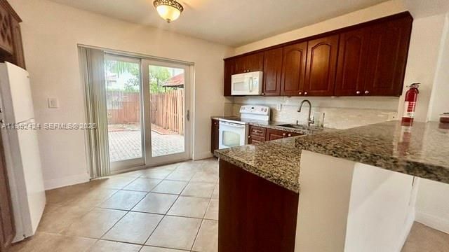 560 NW 82nd Pl, Unit 306, Miami, FL 33126 Photo