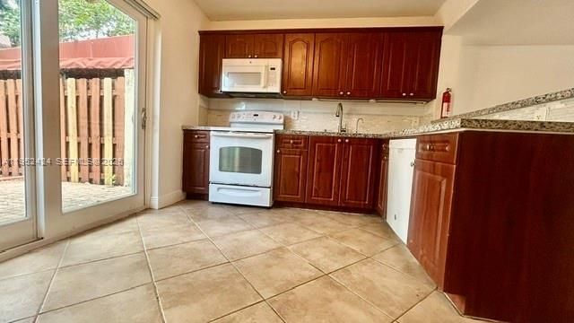 560 NW 82nd Pl, Unit 306, Miami, FL 33126 Photo