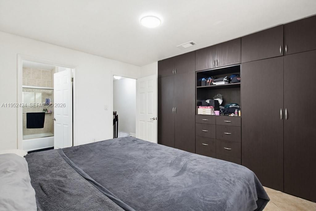 560 NW 82nd Pl, Unit 306, Miami, FL 33126 Photo