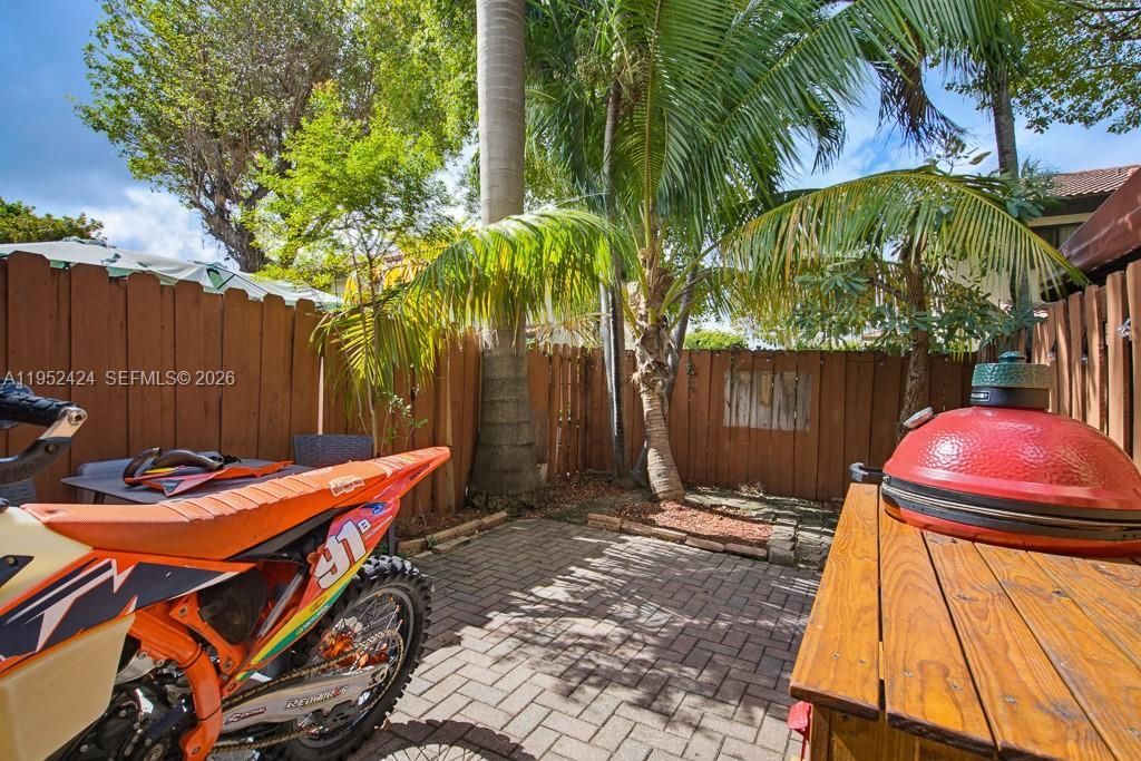 560 NW 82nd Pl, Unit 306, Miami, FL 33126 Photo