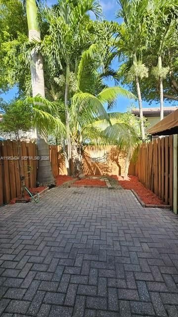 560 NW 82nd Pl, Unit 306, Miami, FL 33126 Photo