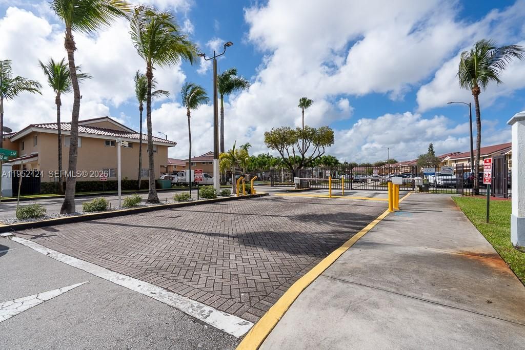 560 NW 82nd Pl, Unit 306, Miami, FL 33126 Photo