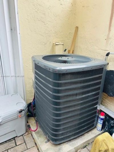 560 NW 82nd Pl, Unit 306, Miami, FL 33126 Photo