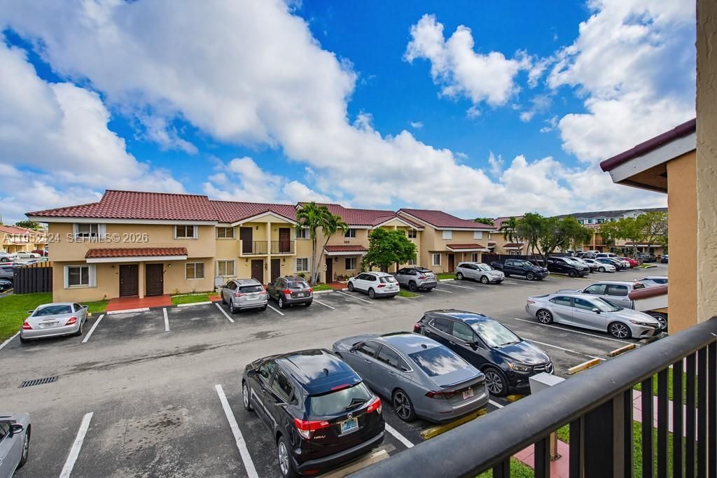 560 NW 82nd Pl, Unit 306, Miami, FL 33126 Photo