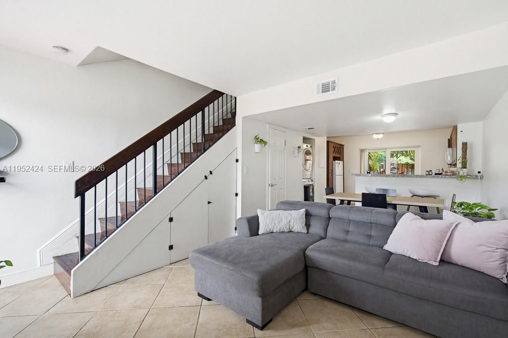 560 NW 82nd Pl, Unit 306, Miami, FL 33126 Photo