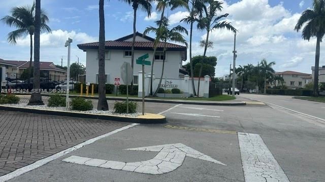 560 NW 82nd Pl, Unit 306, Miami, FL 33126 Photo