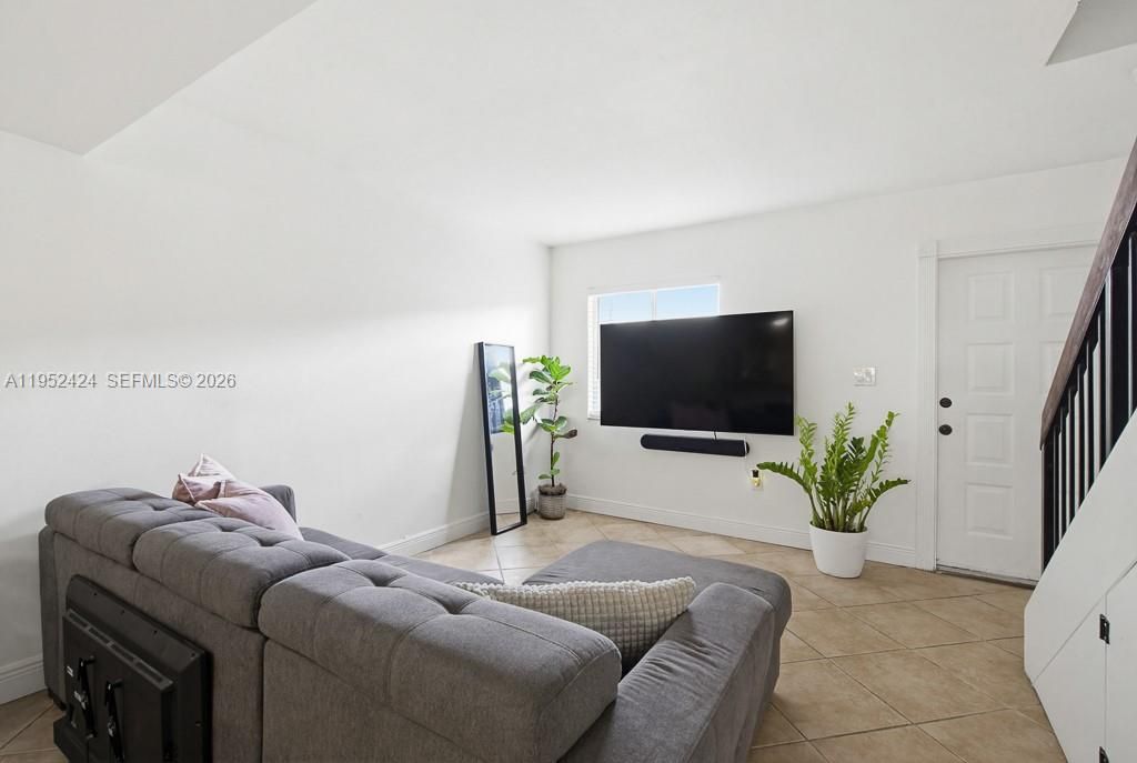 560 NW 82nd Pl, Unit 306, Miami, FL 33126 Photo