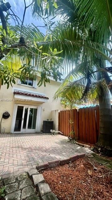 560 NW 82nd Pl, Unit 306, Miami, FL 33126 Photo