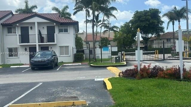560 NW 82nd Pl, Unit 306, Miami, FL 33126 Photo