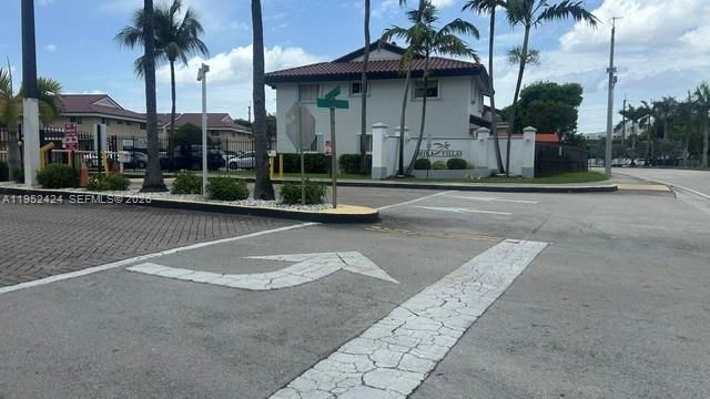 560 NW 82nd Pl, Unit 306, Miami, FL 33126 Photo