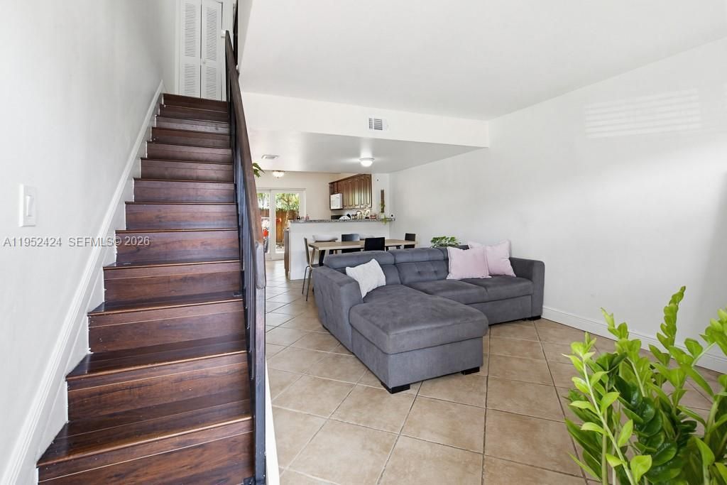 560 NW 82nd Pl, Unit 306, Miami, FL 33126 Photo