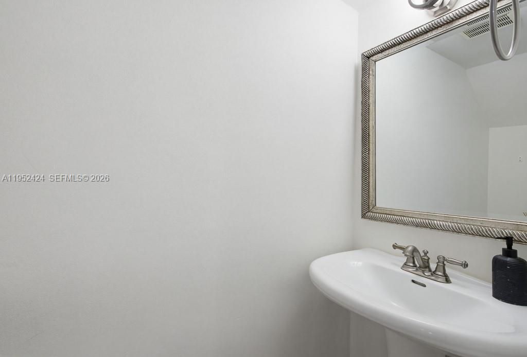 560 NW 82nd Pl, Unit 306, Miami, FL 33126 Photo