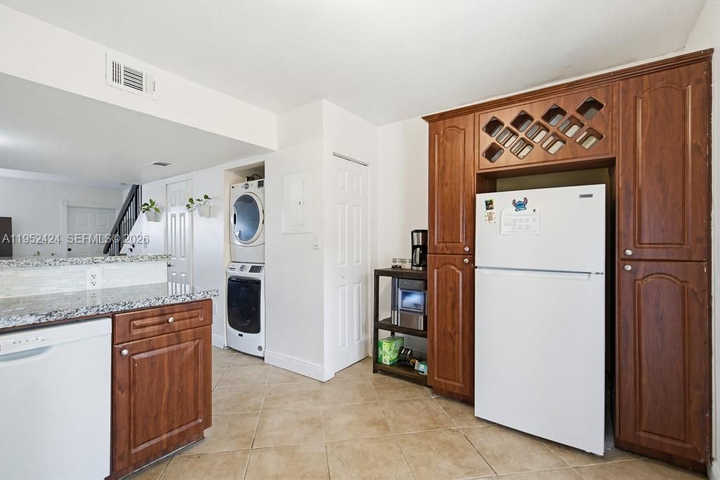 560 NW 82nd Pl, Unit 306, Miami, FL 33126 Photo